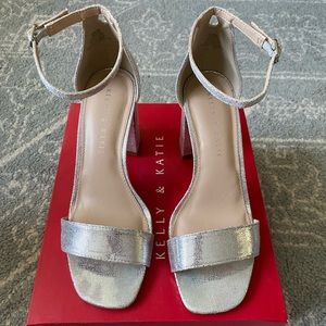 Kelly & Katie Caital Heels Silver 7M
